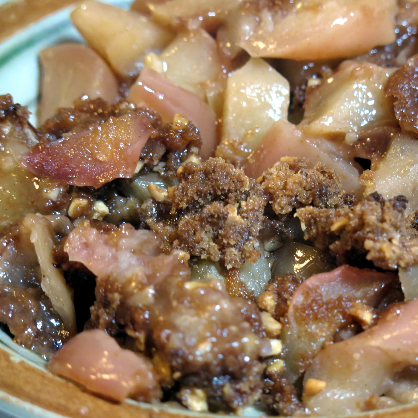 Cinnamon Apple Crumble (Easy Apple Crisp with Oat Topping)