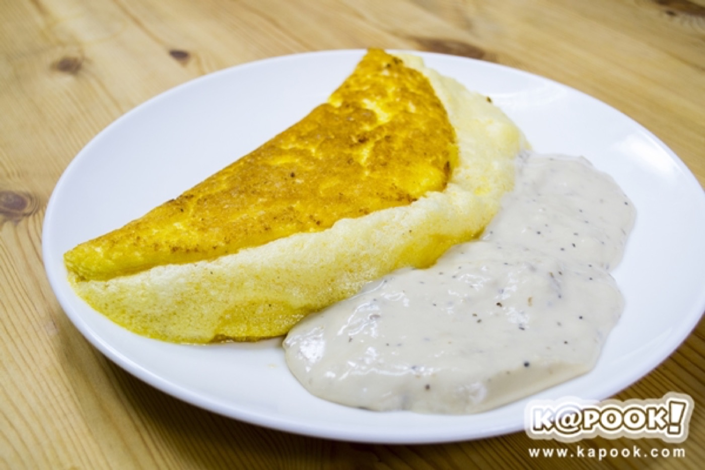 Trứng chiên phồng kiểu Pháp (omelette soufflé) ăn kèm sốt kem nấm