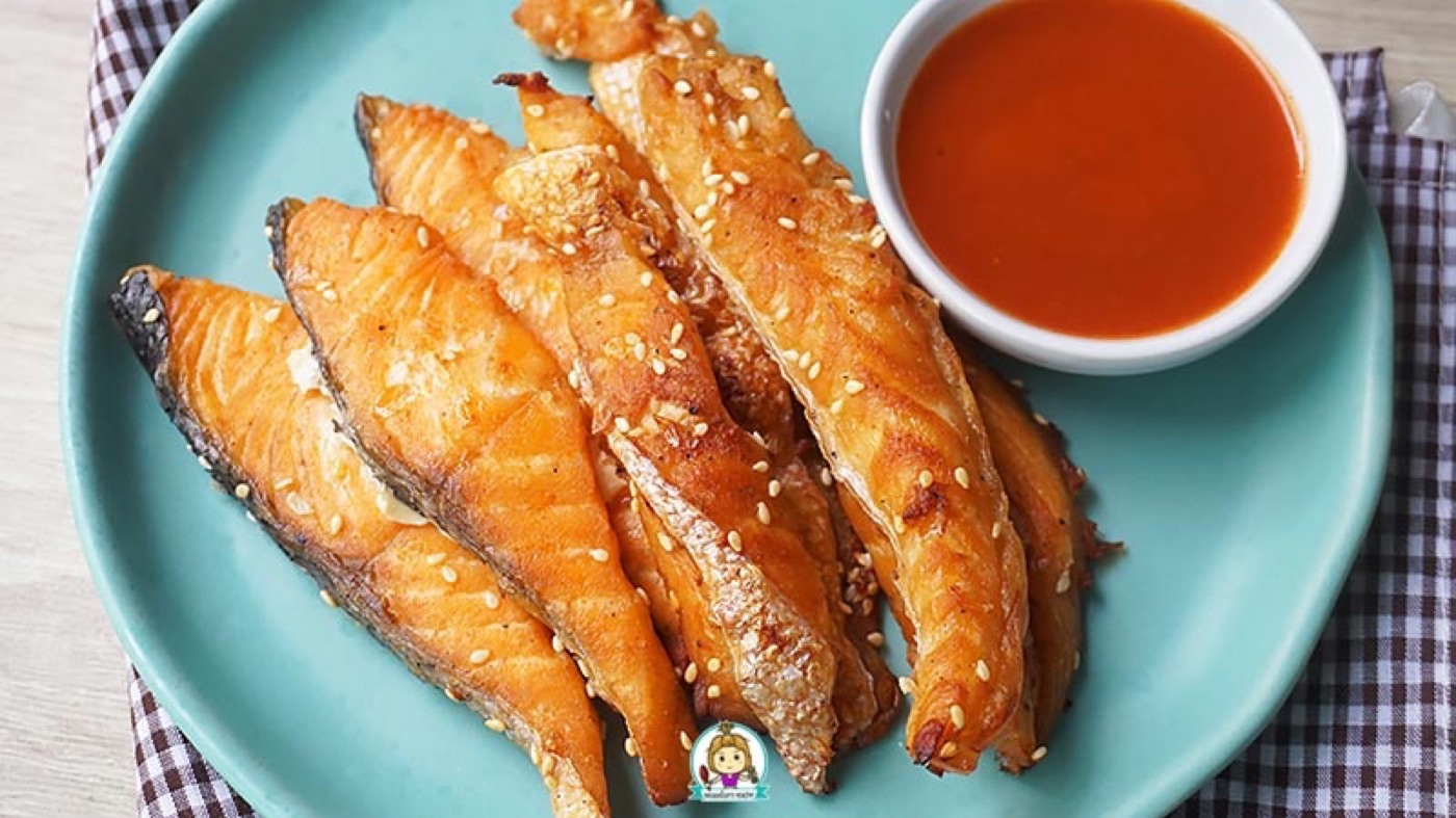 Bụng Cá Hồi Một Nắng Giòn Rụm Bằng Nồi Chiên Không Dầu